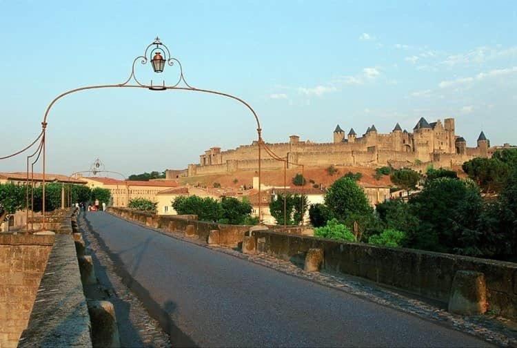 Bel Appartement Avec Cour Au Coeur De La Bastide Carcassonne Luaran gambar