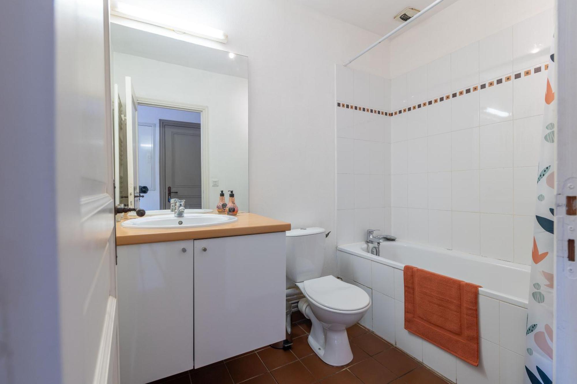 Bel Appartement Avec Cour Au Coeur De La Bastide Carcassonne Luaran gambar