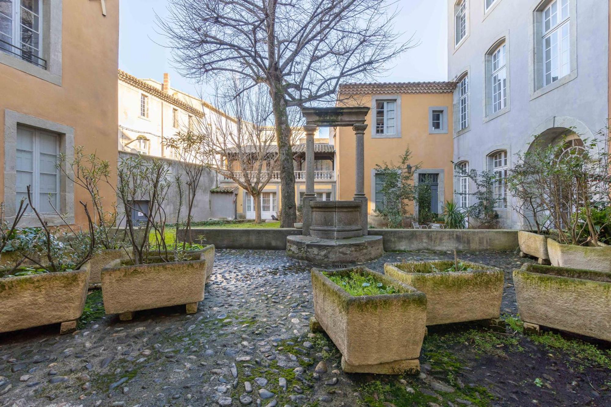 Bel Appartement Avec Cour Au Coeur De La Bastide Carcassonne Luaran gambar
