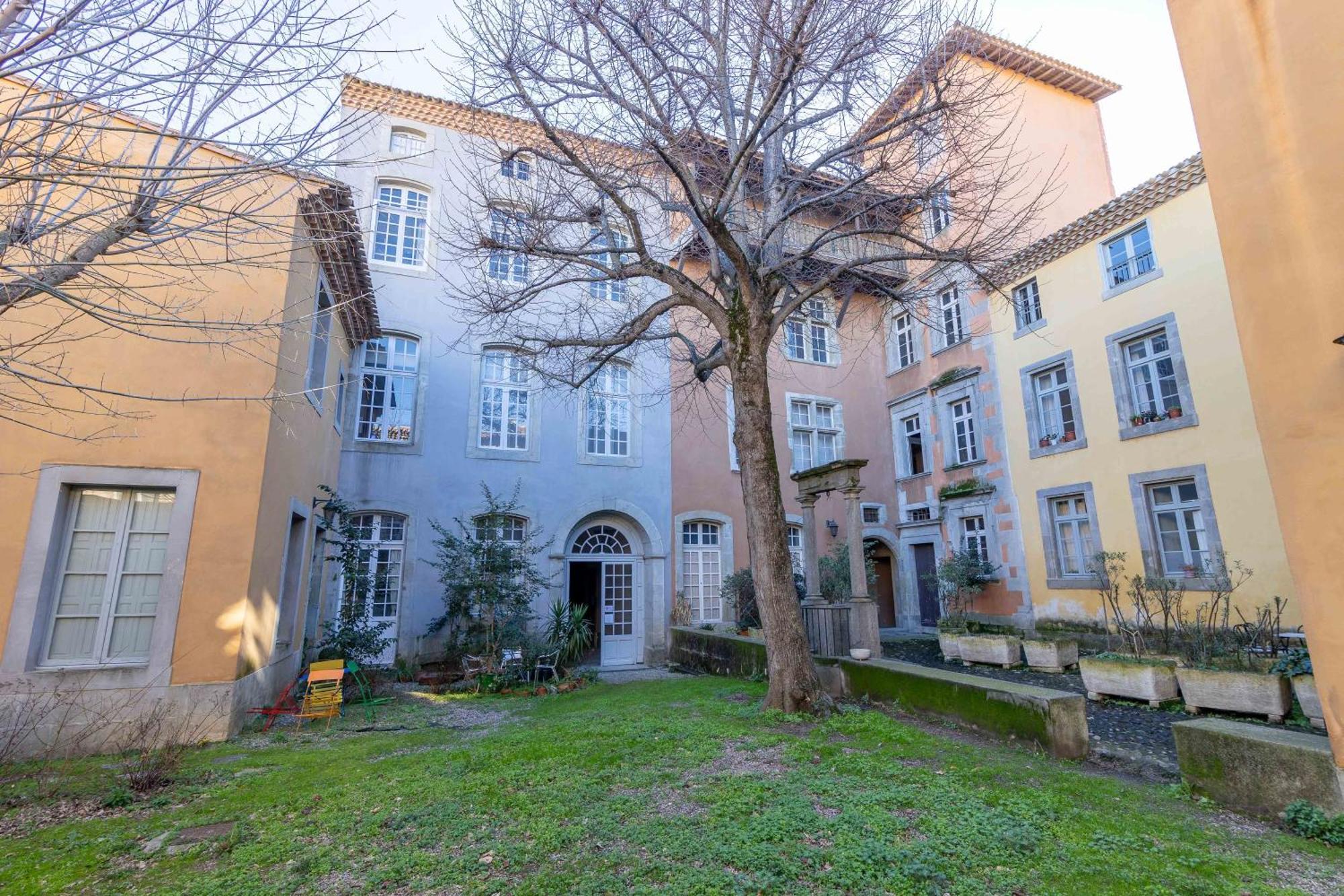 Bel Appartement Avec Cour Au Coeur De La Bastide Carcassonne Luaran gambar